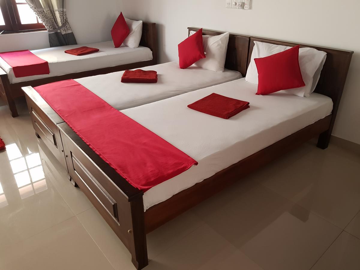 Oasis Beach Hotel เนกอมโบ ภายนอก รูปภาพ