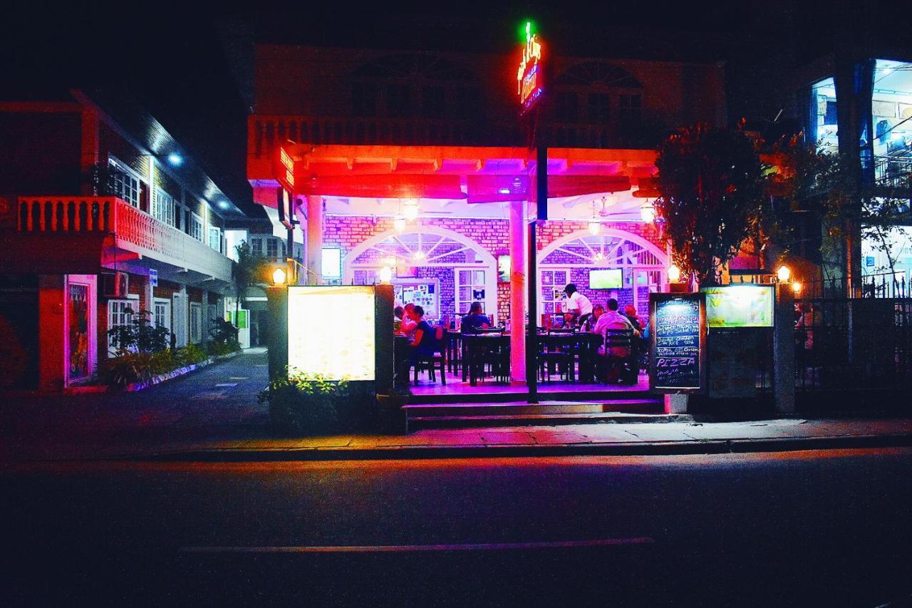 Oasis Beach Hotel เนกอมโบ ภายนอก รูปภาพ